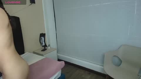 Ambar Ross online show from 25, 9, 2025