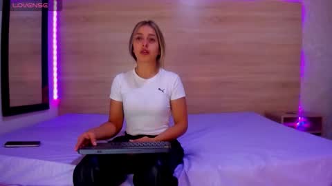 Snapshot of ambarvioletcm chatting on 27, 3, 2026 ambarvioletcm online show from 27, 3, 2026