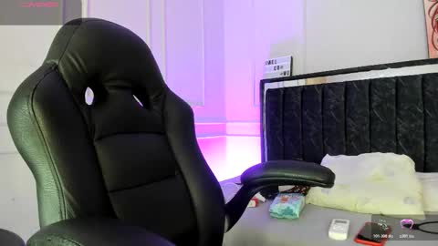 Snapshot of amber_18x chatting on 6, 11, 2025 Cody amber online show from 6, 11, 2025