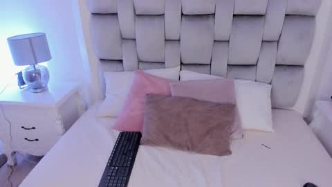 amber  ferrera online show from 25, 3, 2026