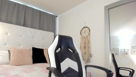 Amber Novoa online show from 8, 2, 2026