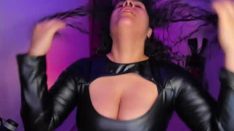 Snapshot of amber_smith20 chatting on 25, 4, 2026 find me here --- online show from 25, 4, 2026