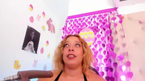 Snapshot of amber_yours chatting on 24, 2, 2025 NEW ACCOUNT --  online show from 24, 2, 2025