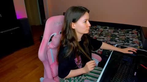 Snapshot of ameli_moon chatting on 2, 4, 2026 Eileen online show from 2, 4, 2026