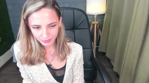 Snapshot of amelia_meili chatting on 19, 11, 2025 amelia_meili online show from 19, 11, 2025