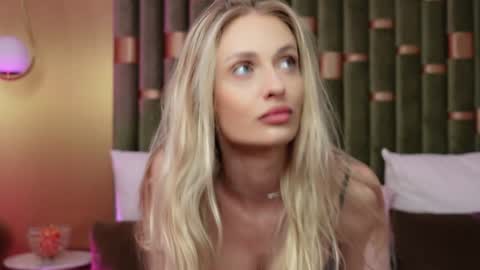 Snapshot of ameliaangell chatting on 25, 1, 2025 Amelia online show from 25, 1, 2025