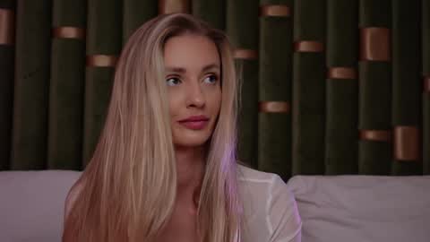 Snapshot of ameliaangell chatting on 5, 2, 2025 Amelia online show from 5, 2, 2025