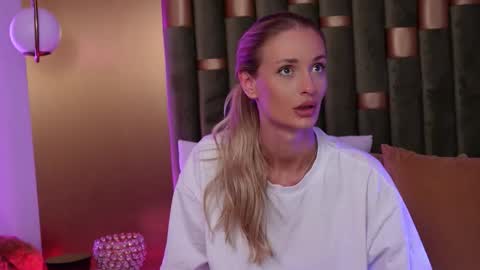 Snapshot of ameliaangell chatting on 1, 10, 2025 Amelia online show from 1, 10, 2025