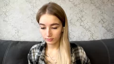 Snapshot of ameliaduraku chatting on 27, 10, 2025 Catherine online show from 27, 10, 2025