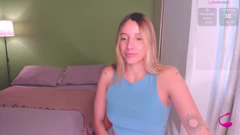 Snapshot of ameliegraham chatting on 3, 2, 2025 Amelie Graham online show from 3, 2, 2025