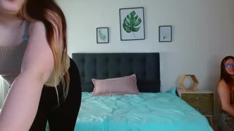 Snapshot of amelierose1 chatting on 3, 7, 2026 Amelie online show from 3, 7, 2026
