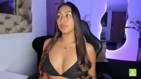 Snapshot of amelyamann chatting on 18, 11, 2025 online show from 18, 11, 2025