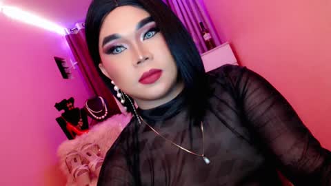 Queen Mireska online show from 3, 2, 2025