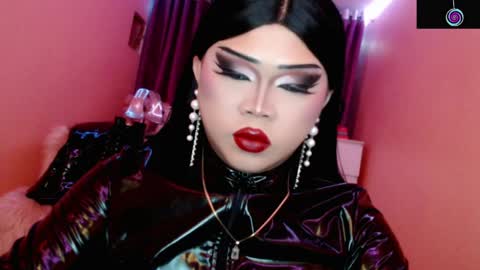 Snapshot of amiadoll chatting on 1, 6, 2026 Queen Mireska online show from 1, 6, 2026