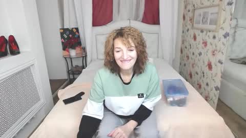 Snapshot of amihotgranny chatting on 1, 10, 2025 Ami online show from 1, 10, 2025