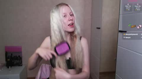 Snapshot of amili_kron chatting on 22, 5, 2026 MY NAME IS AMILI WELCOME TO MY ROOM online show from 22, 5, 2026