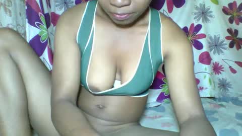 Snapshot of aminah01 chatting on 9, 4, 2026 aminah01 online show from 9, 4, 2026