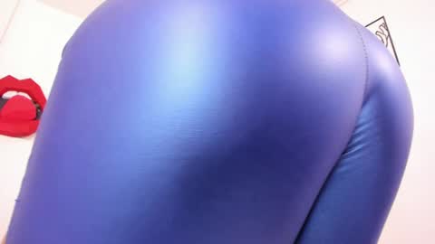 Snapshot of amisi_ari chatting on 26, 1, 2025 hi guys im ariani ill be off till december 1st for vacation if u want u can add me on snapchat by bio and talk or play there online show from 26, 1, 2025