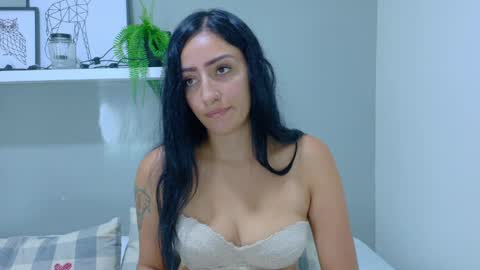 Snapshot of ammyrouse__ chatting on 4, 4, 2026 A M M Y online show from 4, 4, 2026
