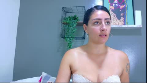 Snapshot of ammyrouse__ chatting on 5, 4, 2026 A M M Y online show from 5, 4, 2026