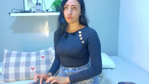 Snapshot of ammyrouse__ chatting on 11, 4, 2026 A M M Y online show from 11, 4, 2026