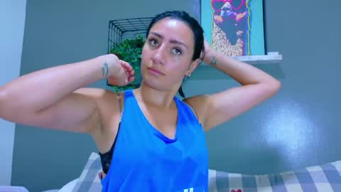 Snapshot of ammyrouse__ chatting on 16, 4, 2026 A M M Y online show from 16, 4, 2026