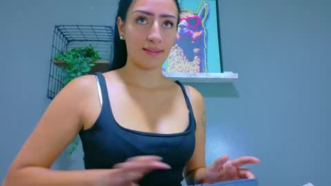 Snapshot of ammyrouse__ chatting on 20, 4, 2026 A M M Y online show from 20, 4, 2026