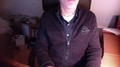 Amor2200 online show from 1, 1, 2025