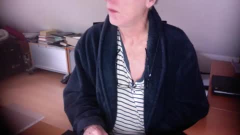 Snapshot of amor2200 chatting on 28, 11, 2025 Amor2200 online show from 28, 11, 2025