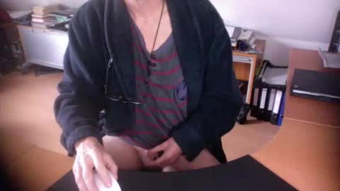 Snapshot of amor2200 chatting on 5, 12, 2025 Amor2200 online show from 5, 12, 2025