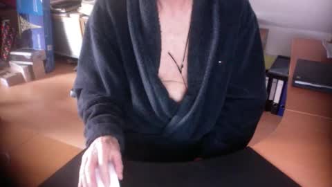 Snapshot of amor2200 chatting on 16, 12, 2025 Amor2200 online show from 16, 12, 2025