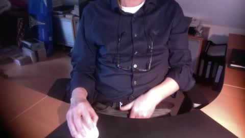 Snapshot of amor2200 chatting on 22, 12, 2025 Amor2200 online show from 22, 12, 2025