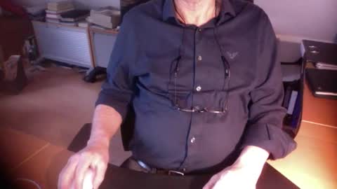 Snapshot of amor2200 chatting on 9, 2, 2026 Amor2200 online show from 9, 2, 2026