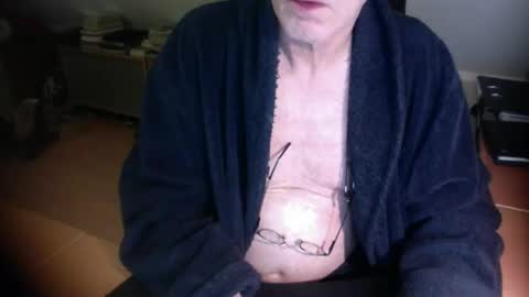 Snapshot of amor2200 chatting on 10, 2, 2026 Amor2200 online show from 10, 2, 2026