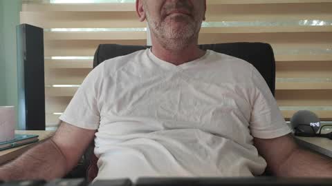 Snapshot of amorlin chatting on 9, 4, 2026 AmorLin online show from 9, 4, 2026