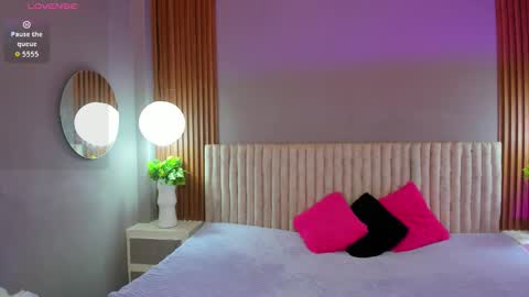 Snapshot of amybarton chatting on 10, 3, 2026 My name is AMY... Nice to meet you thumb up me please its important online show from 10, 3, 2026