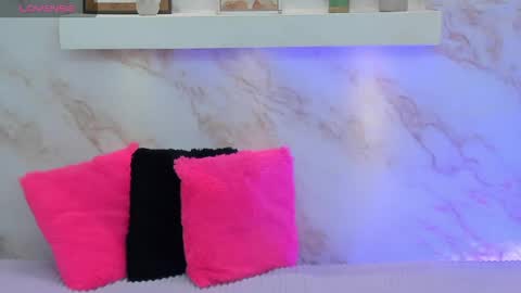 Snapshot of amybarton chatting on 13, 4, 2026 My name is AMY... Nice to meet you thumb up me please its important online show from 13, 4, 2026