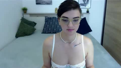 Snapshot of amylexy chatting on 29, 9, 2025 Hi there guys  My pleasure in your hands  pvt is open online show from 29, 9, 2025