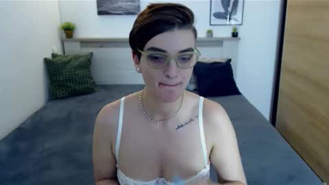 Snapshot of amylexy chatting on 16, 12, 2025 Hi there guys My pleasure in your hands pvt is open online show from 16, 12, 2025