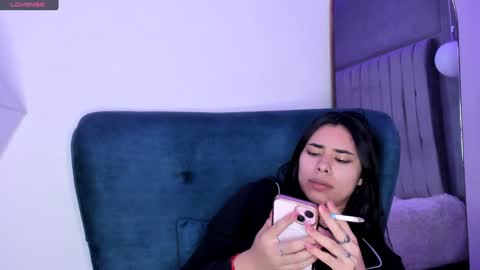 Snapshot of amyolimpo chatting on 28, 1, 2025 Amy ... Nice to meet u   thumb up me please its important online show from 28, 1, 2025