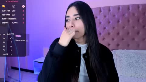 Snapshot of amyolimpo chatting on 18, 2, 2025 Amy ... Nice to meet u   thumb up me please its important online show from 18, 2, 2025