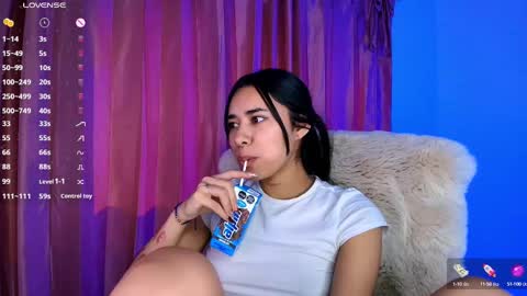 Snapshot of amyolimpo chatting on 14, 9, 2025 Amy ... Nice to meet u   thumb up me please its important online show from 14, 9, 2025