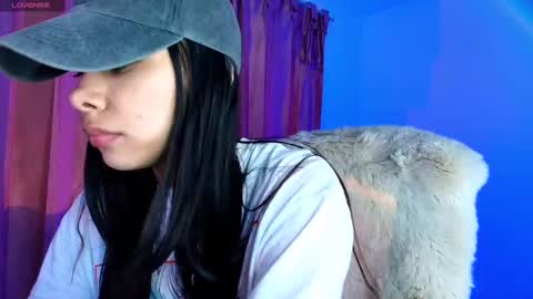 Snapshot of amyolimpo chatting on 23, 9, 2025 Amy ... Nice to meet u   thumb up me please its important online show from 23, 9, 2025