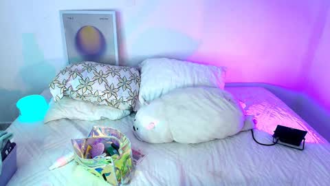 Snapshot of amyolimpo chatting on 2, 4, 2026 Amy ... Nice to meet u thumb up me please its important online show from 2, 4, 2026