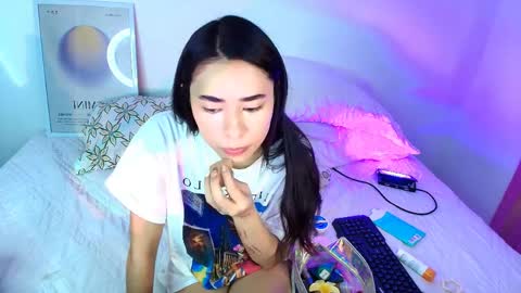 Snapshot of amyolimpo chatting on 6, 4, 2026 Amy ... Nice to meet u thumb up me please its important online show from 6, 4, 2026