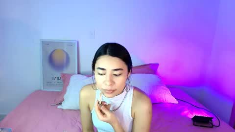 Snapshot of amyolimpo chatting on 17, 4, 2026 Amy ... Nice to meet u thumb up me please its important online show from 17, 4, 2026