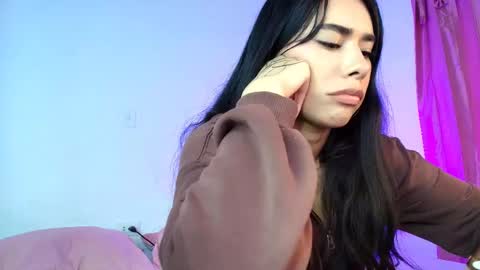 Snapshot of amyolimpo chatting on 22, 4, 2026 Amy ... Nice to meet u thumb up me please its important online show from 22, 4, 2026