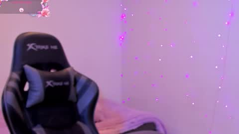 Snapshot of amypond__ chatting on 6, 11, 2025 Amy online show from 6, 11, 2025