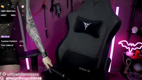 Snapshot of amywhitenessxx chatting on 1, 4, 2026 Amy switch Goddess divine Mistress online show from 1, 4, 2026