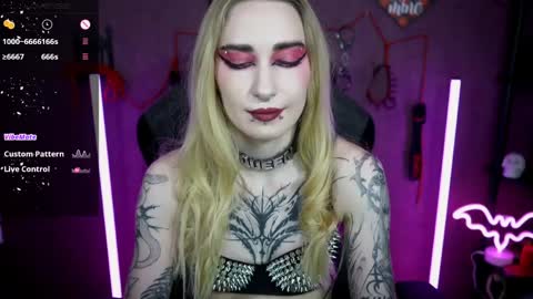 Snapshot of amywhitenessxx chatting on 2, 4, 2026 Amy switch Goddess divine Mistress online show from 2, 4, 2026